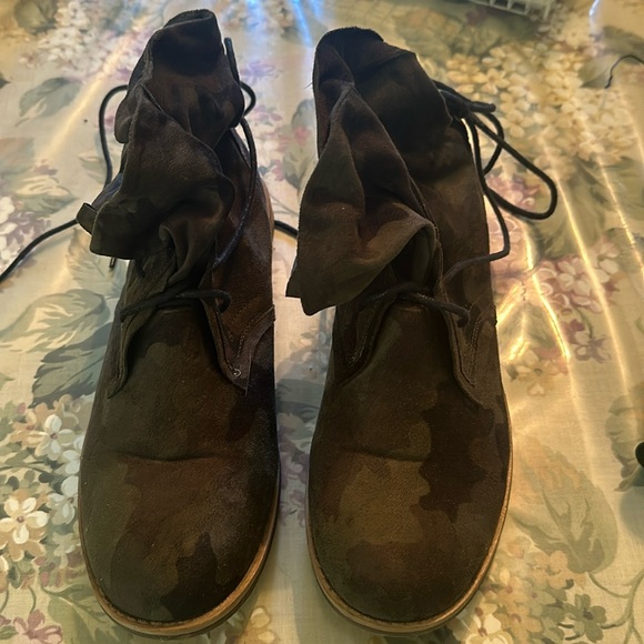 Camouflage boats - Picture 1 of 3